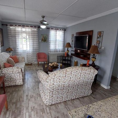 Carmen Apartment Бриджтаун Экстерьер фото