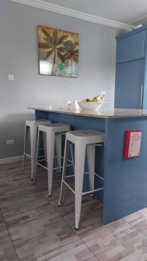 Carmen Apartment Бриджтаун Экстерьер фото